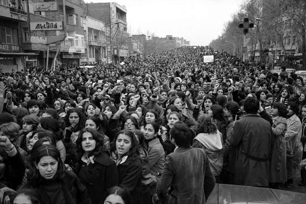 Cuando las masas iraníes depusieron a un dictador: la revolución de 1979 no tenía que terminar en un estado religioso