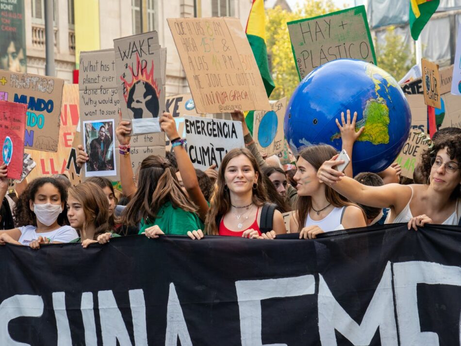 ¿Por qué las feministas deben actuar sobre el clima y por el cambio de sistema?