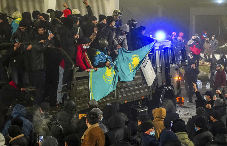 Kazajistán: Acontecimientos revolucionarios e intervención militar