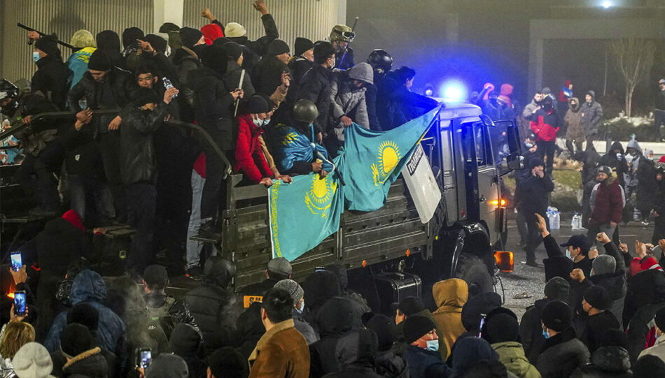 Kazajistán: Acontecimientos revolucionarios e intervención militar