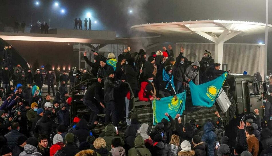 Kazajistán: Protestas masivas y huelgas obligan la renuncia del gobierno