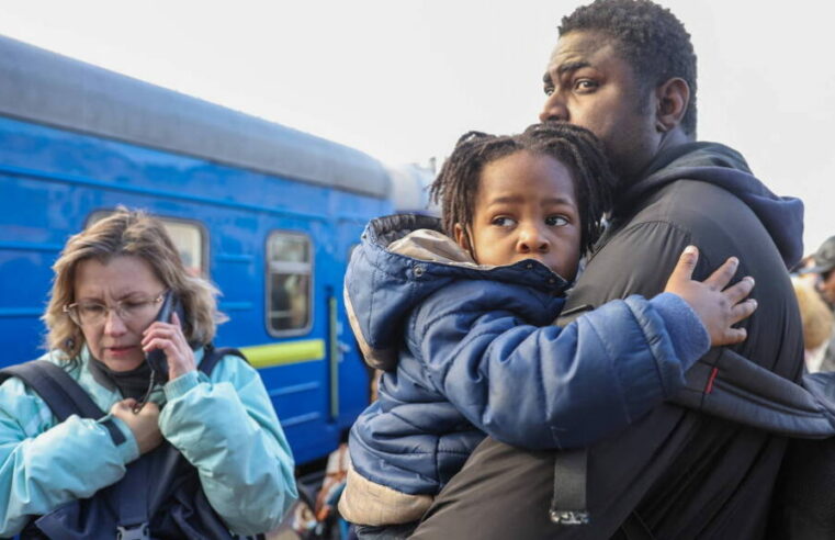 Racismo contra los refugiados negros y morenos que huyen de Ucrania