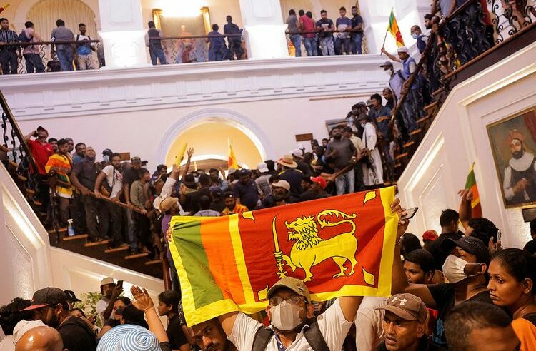 Sri Lanka: Asalto masivo de la residencia Presidencial obliga la salida de Gotabaya Rajapaksa del poder