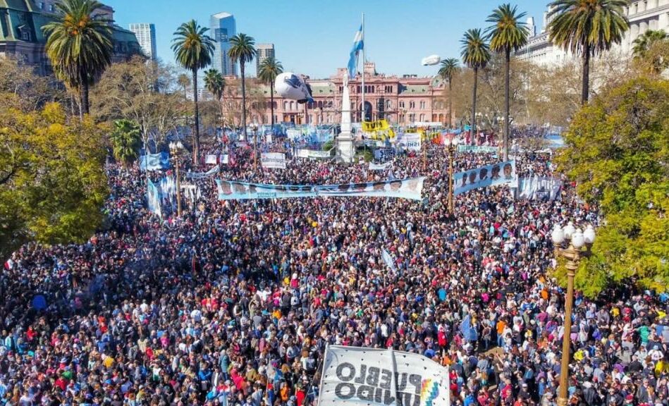 Repudiable atentado contra la vicepresidenta Cristina Fernández