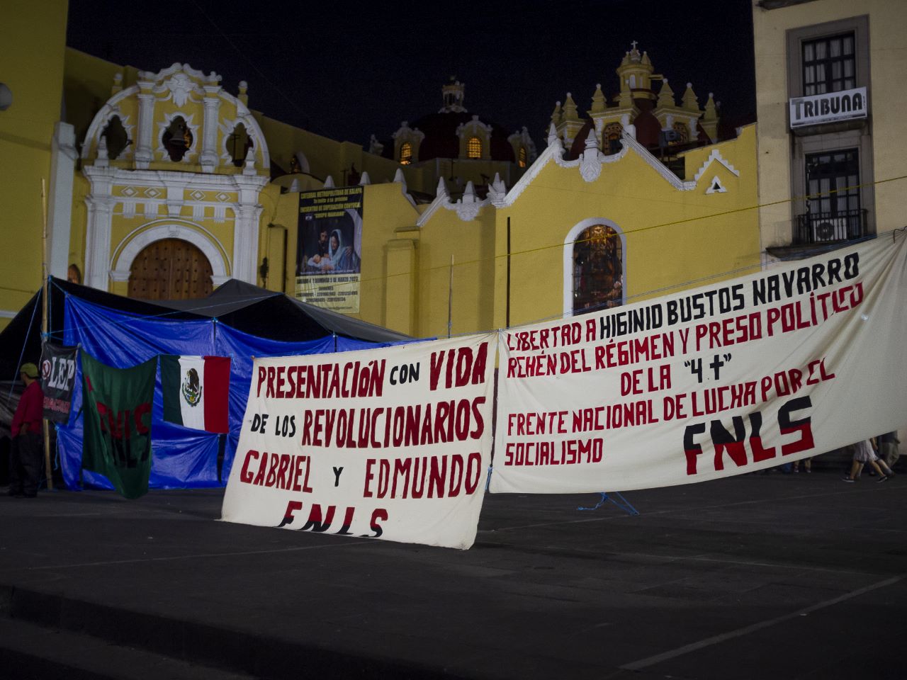 Plantón en Xalapa del FNLS: Demanda la libertad y presentación con vida de militantes socialistas